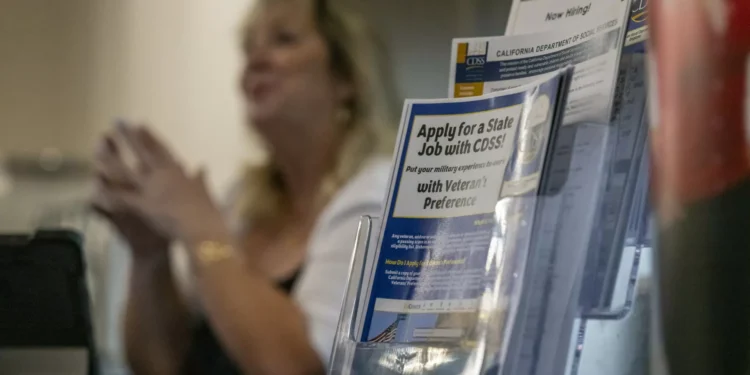 Pedidos de subsídio de desemprego nos EUA caem na última semana