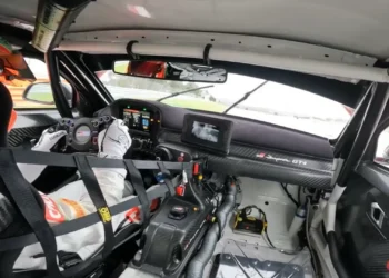 Como é um conduzir um Supra GT4 no circuito de Portimão?