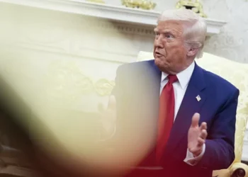 Bolsas despencam, mas Trump não volta atrás