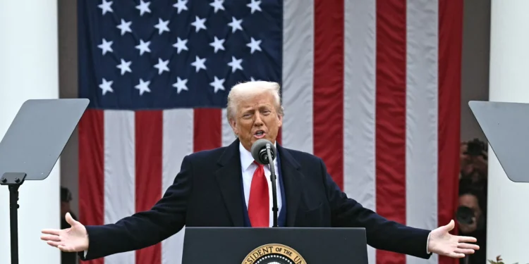 Trump anuncia ‘tarifaço’ no ‘Dia da Libertação’; Brasil será taxado em 10%