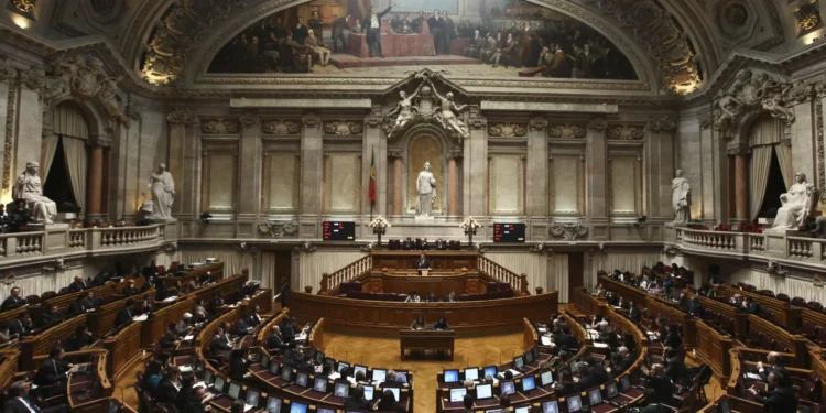 Apenas seis governos cumpriram a totalidade do mandato em democracia