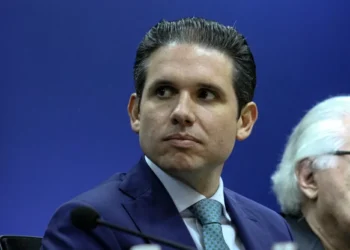 Hugo Motta conversa com Lula, Bolsonaro e STF para tentar resolver impasse do PL da Anistia