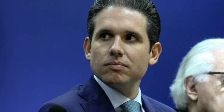 Hugo Motta conversa com Lula, Bolsonaro e STF para tentar resolver impasse do PL da Anistia