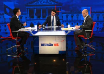 Tavares acusa IL de “aventureirismo”, Livre “está entre foice e martelo”