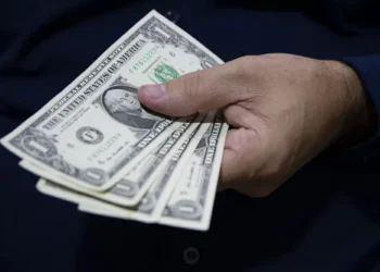 Dólar recua e Ibovespa sobe com trégua parcial na guerra comercial entre EUA e China