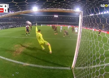 A monumental defesa de Trubin no Vitória SC-Benfica