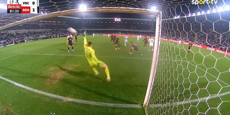 A monumental defesa de Trubin no Vitória SC-Benfica