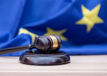 Europa adia multa a Apple e Meta enquanto negocia acordo com EUA