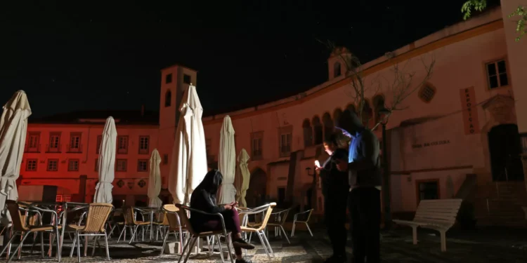 6,2 milhões de consumidores com eletricidade até às 00h00