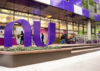 Dança das cadeiras no Nubank: Sai o presidente e fundador ganha ‘mais voz’