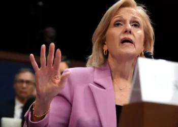 Rádio e televisão públicas dos EUA contestam corte de fundos