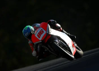 Dois pilotos morrem em acidente brutal no campeonato de Superbikes