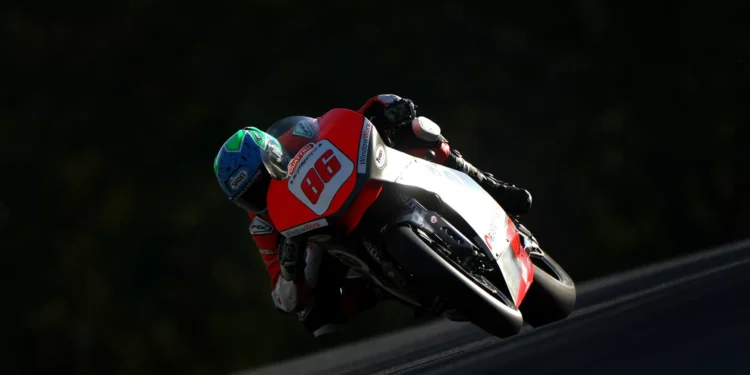 Dois pilotos morrem em acidente brutal no campeonato de Superbikes