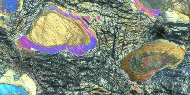 Buraco mais profundo da Terra revela pistas sobre evolução do planeta