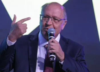Comércio varejista brasileiro deve movimentar R$ 16 bilhões em 2025, afirma Alckmin
