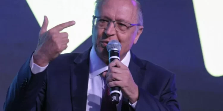 Comércio varejista brasileiro deve movimentar R$ 16 bilhões em 2025, afirma Alckmin