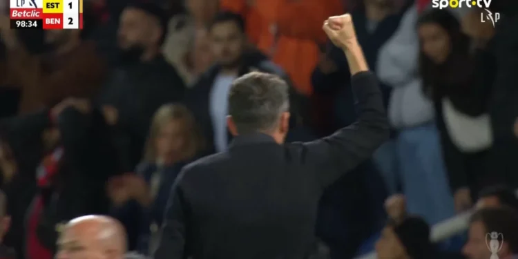 Bruno Lage ‘apanhado’ a festejar triunfo do Benfica desta forma