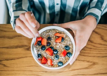 Comece o dia com estes alimentos e reduza os níveis de colesterol