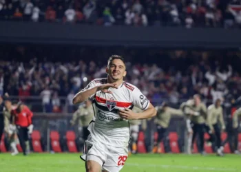 Arboleda e Pablo Maia devem reforçar São Paulo contra o Alianza Lima