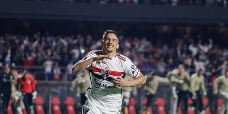 Arboleda e Pablo Maia devem reforçar São Paulo contra o Alianza Lima