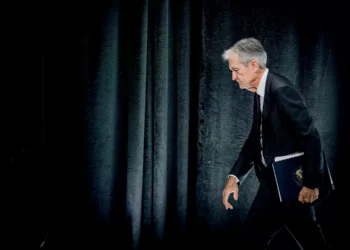 Fed mantém postura de ‘esperar para ver’ e alerta para aumento dos riscos