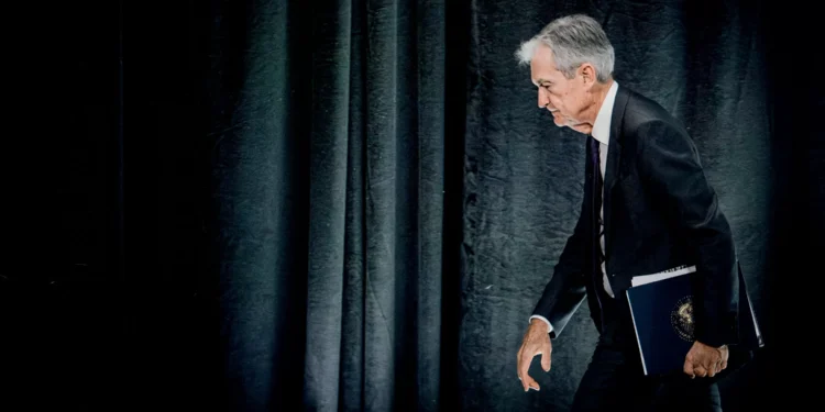 Fed mantém postura de ‘esperar para ver’ e alerta para aumento dos riscos