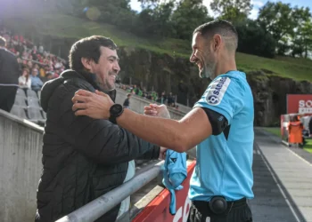 Adepto pediu camisola do árbitro do Braga-Santa Clara e aconteceu isto