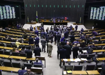 Câmara dos Deputados aprova reajuste para servidores públicos com impacto financeiro de R$ 17,9 bilhões