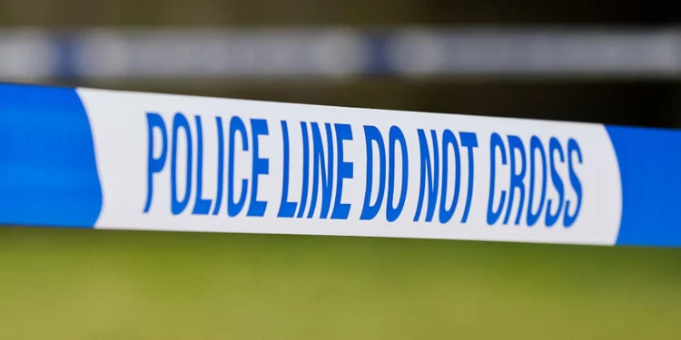 Escola britânica evacuada após aluno levar granada para aula