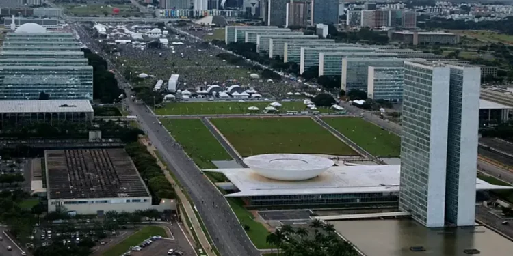 Contas do governo central ficam no azul em R$ 17,7 bilhões em abril