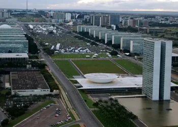 Contas do governo central ficam no azul em R$ 17,7 bilhões em abril