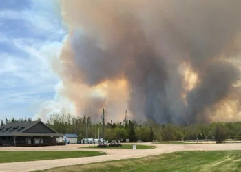 Incêndios no Canadá fazem 2 mortos e obrigam a retirar 1.000 pessoas