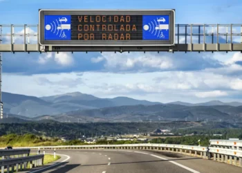 Passou num radar e não sabe se foi multado? Saiba aqui em segundos