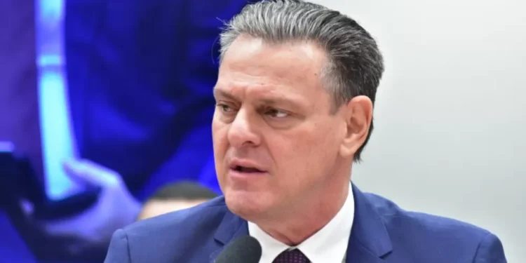 ‘Não há risco de contaminação de gripe aviária pelo consumo de aves e ovos’, diz Carlos Fávaro