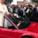 O dia em que o Papa surpreendeu o mundo a bordo de um… Ferrari