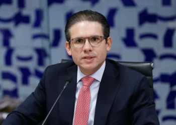 Hugo Motta defende reformas estruturais em alternativa à alta do IOF e aponta disposição para cortar gastos