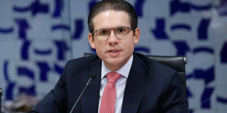 Hugo Motta defende reformas estruturais em alternativa à alta do IOF e aponta disposição para cortar gastos