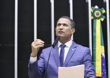 Após Lula prometer gás de graça, Coronel Assis diz que presidente é animador de plateia