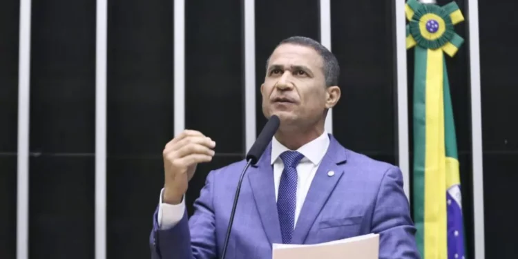 Após Lula prometer gás de graça, Coronel Assis diz que presidente é animador de plateia