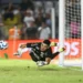 Brazão defende pênalti nos acréscimos e Santos empata com CRB na estreia de Cléber Xavier