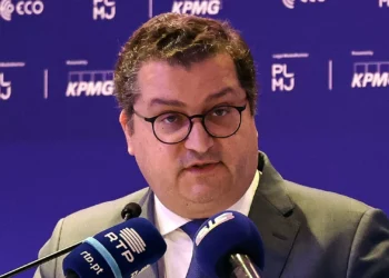 Miranda Sarmento contra maior representação espanhola na banca portuguesa