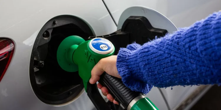 Gasolina 95, 98, simples ou aditivada. Qual usar no seu carro?