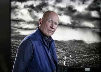 Família de Sebastião Salgado divulga causa da morte do fotógrafo
