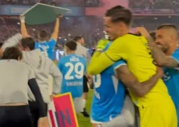 Loucura total. Napoli sagrou-se campeão e jogadores festejaram assim