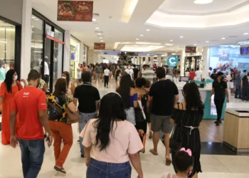 Fim da jornada 6×1 retiraria até 527,2 bilhões de reais da economia, estima FGV