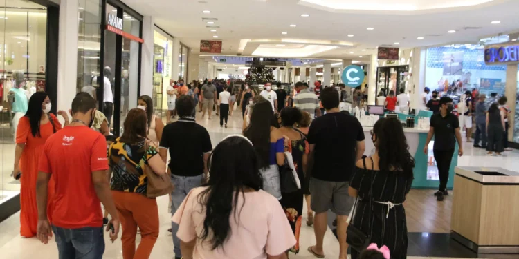 Fim da jornada 6×1 retiraria até 527,2 bilhões de reais da economia, estima FGV