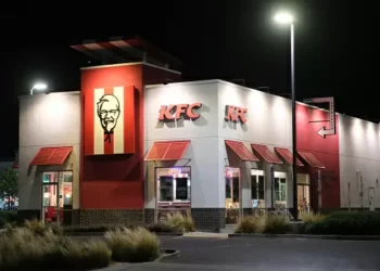 IMC registra prejuízo de R$ 38 milhões; venda do KFC deve dar fôlego