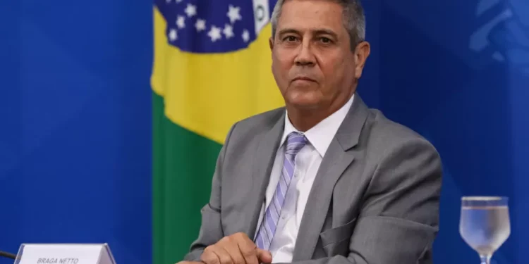 Moraes diz que Braga Netto poderia colocar ação do golpe em risco e mantém general preso