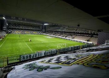 Boavista e AVS defrontam-se com permanência na I Liga em jogo