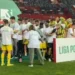 O momento em que o Tondela levanta o troféu de campeão da II Liga